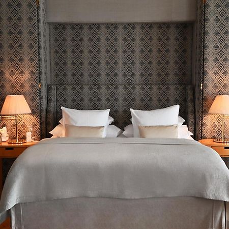 Hotel Diplomat שטוקהולם מראה חיצוני תמונה A bed with a headboard