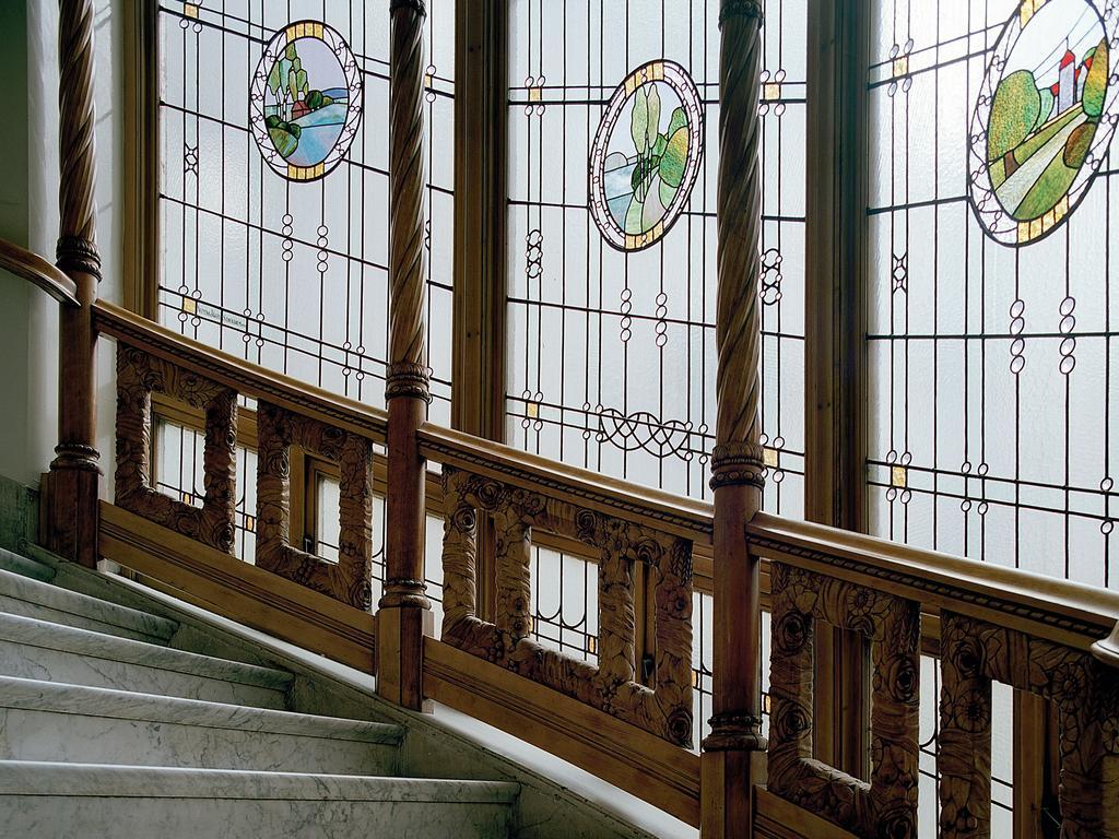Hotel Diplomat שטוקהולם מראה חיצוני תמונה Stained glass windows in the staircase