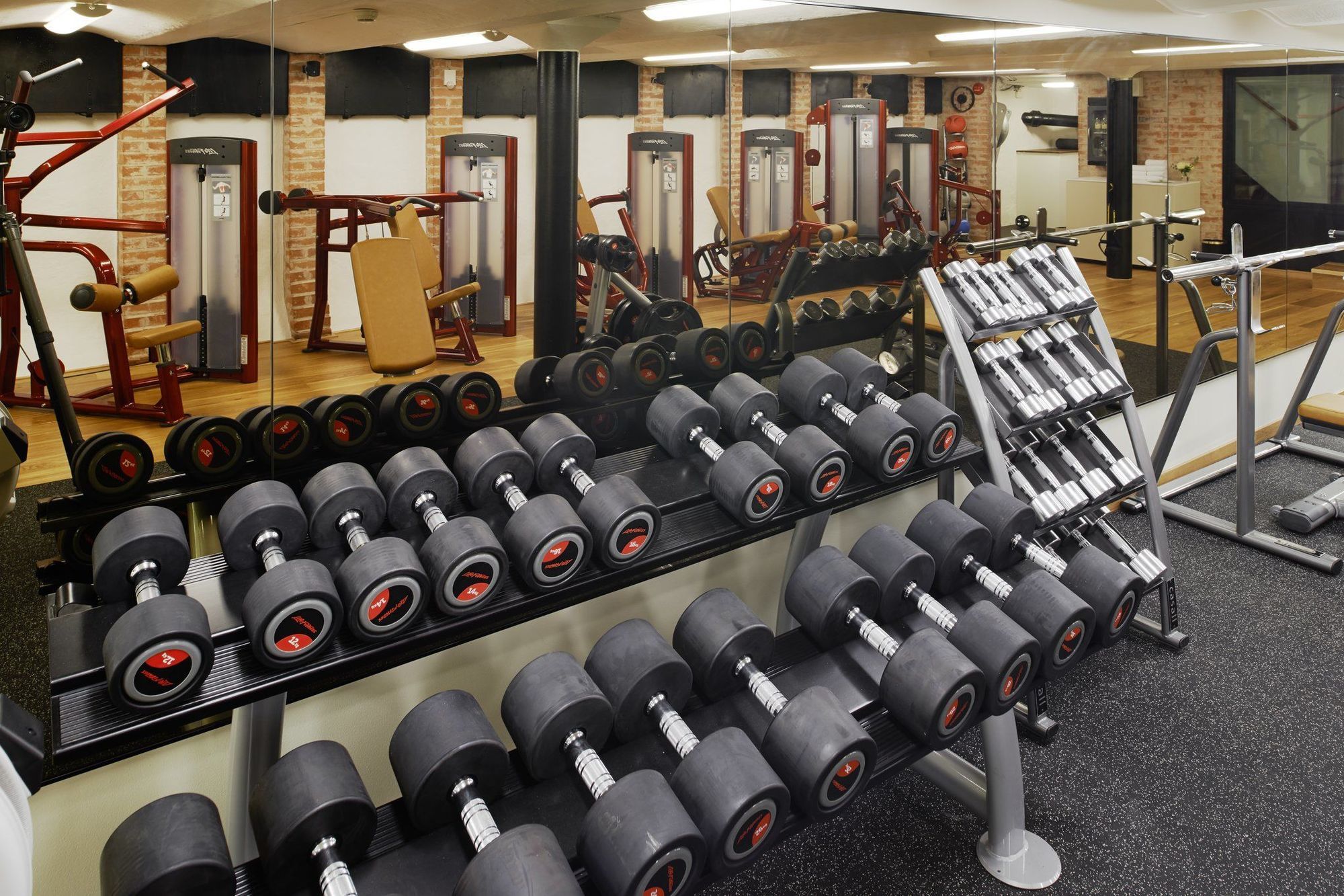 Hotel Diplomat שטוקהולם מראה חיצוני תמונה The gym at the London Scottish Club